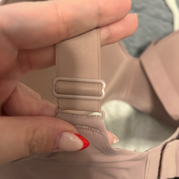 Victoria's Secret Lightly Lined, Wireless T-Shirt Bra in 38DD - Picture 4 of 6